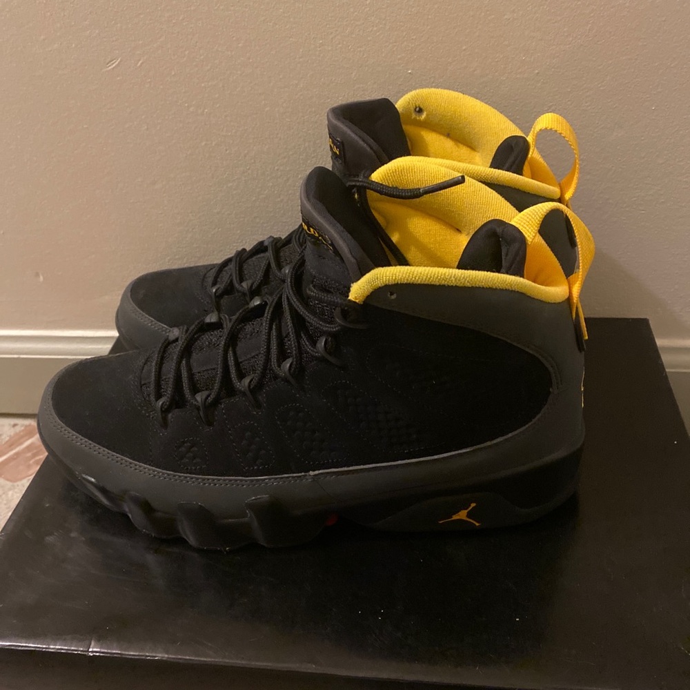 University gold 9 aka the Batman